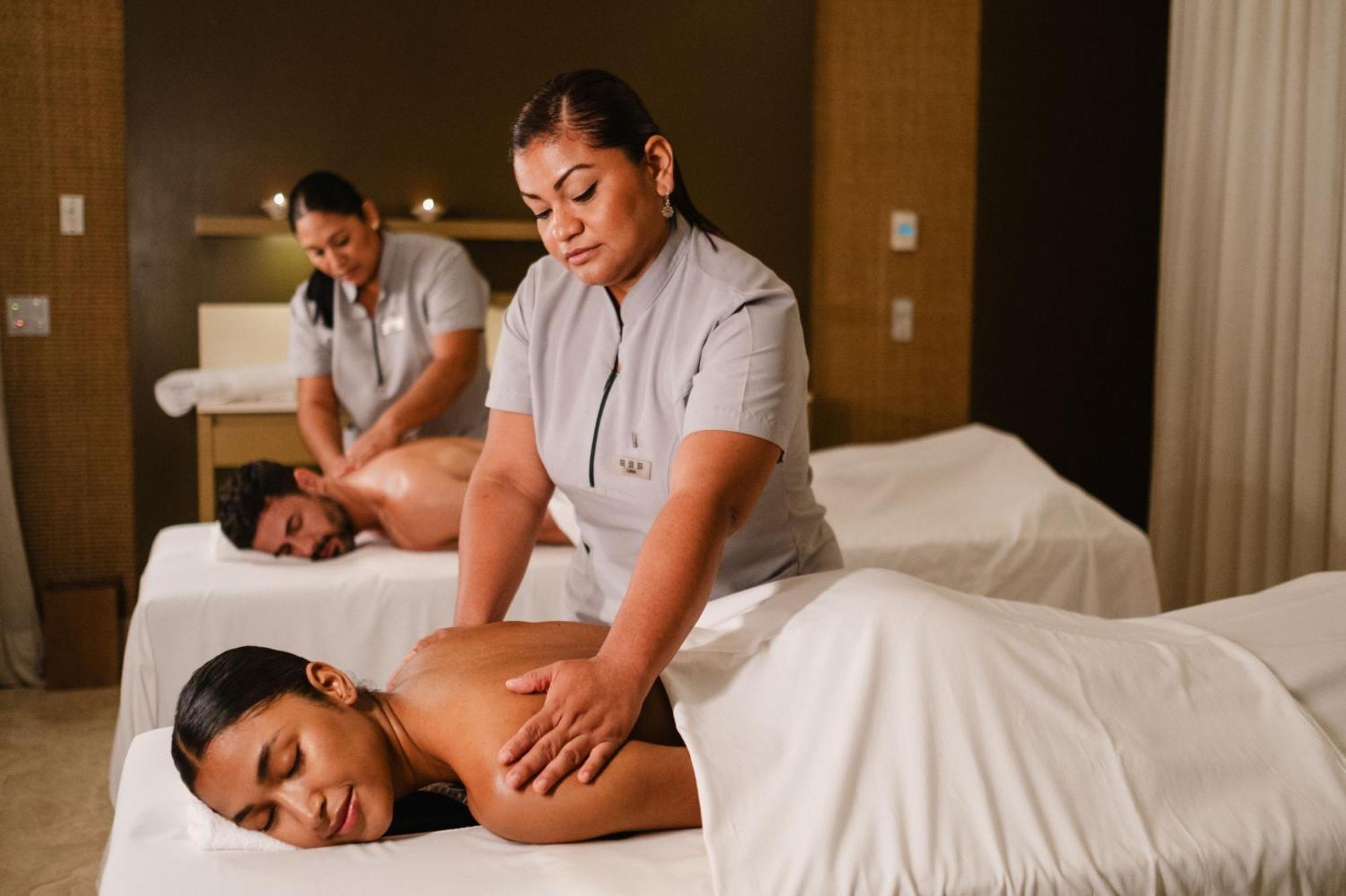 Hotel Paracas, A Luxury Collection Resort, Paracas Kültér fotó Massage therapists at work