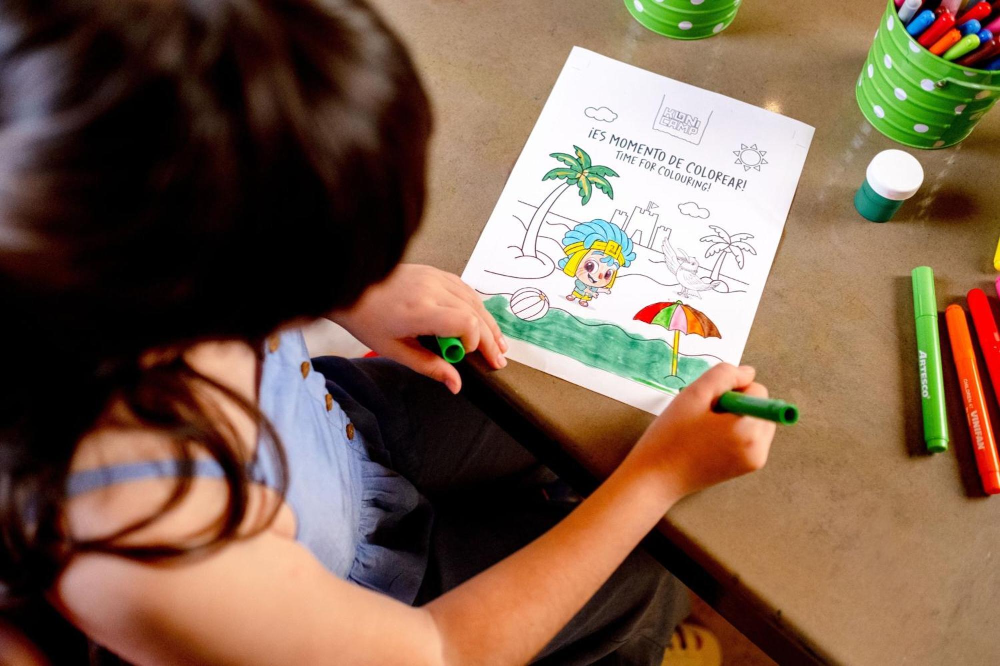 Hotel Paracas, A Luxury Collection Resort, Paracas Kültér fotó Child colouring in a colouring book