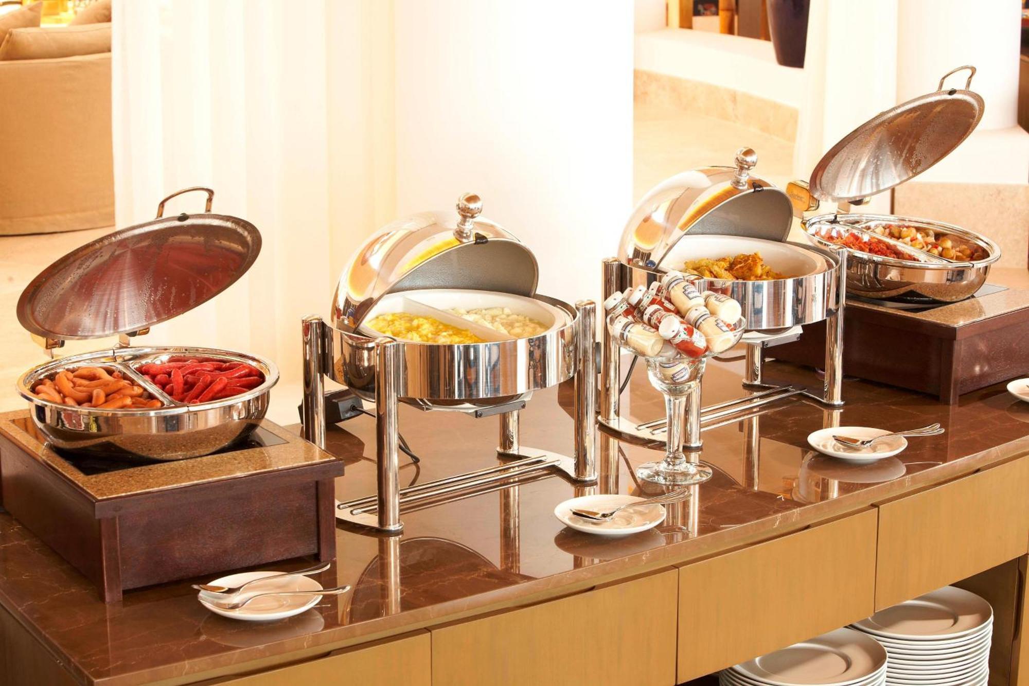 Hotel Paracas, A Luxury Collection Resort, Paracas Kültér fotó A selection of chafing dishes