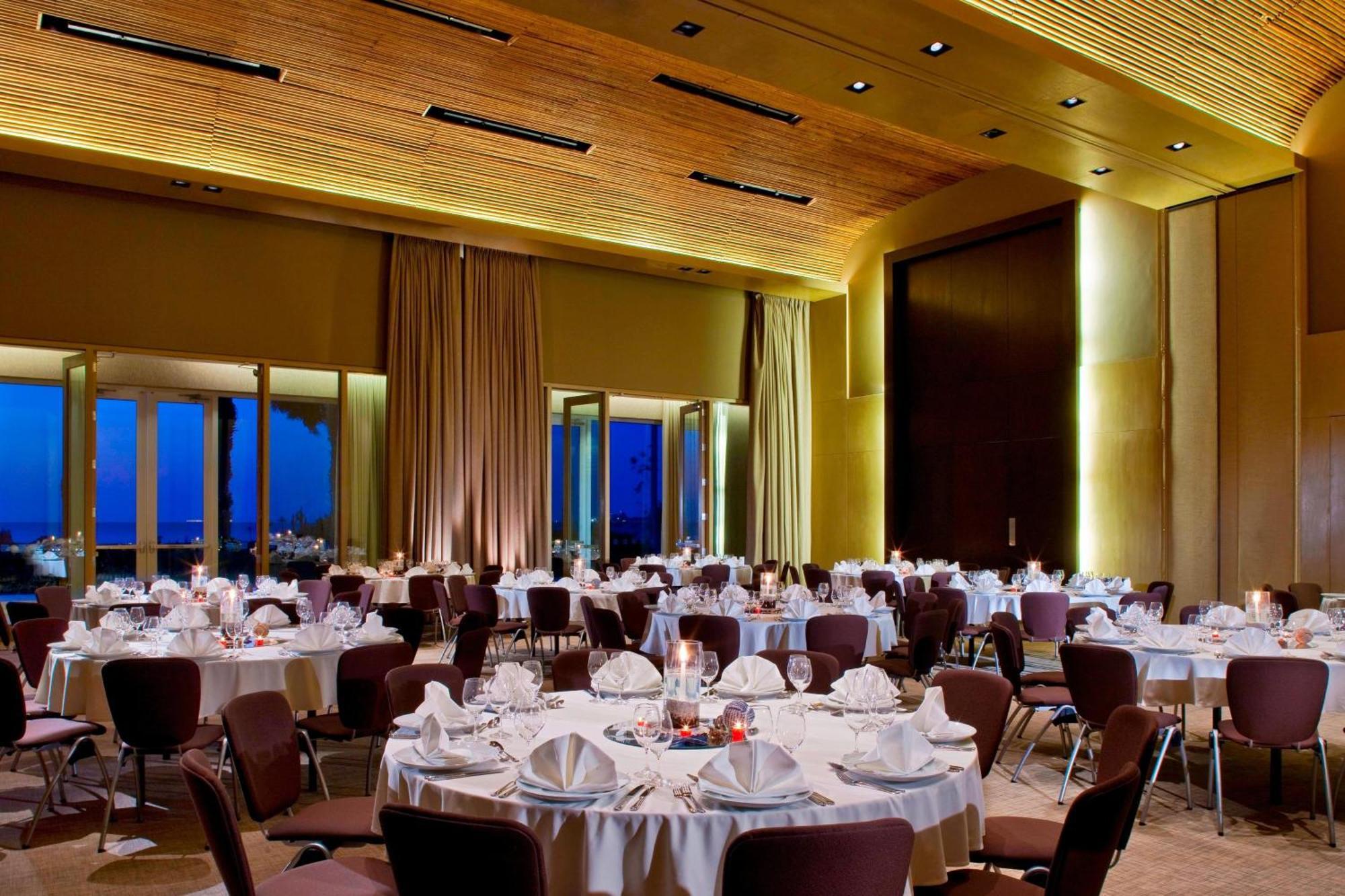 Hotel Paracas, A Luxury Collection Resort, Paracas Kültér fotó The ballroom at the Four Seasons Hotel