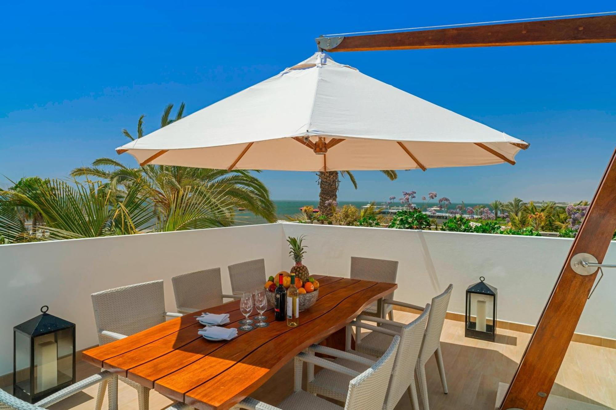 Hotel Paracas, A Luxury Collection Resort, Paracas Kültér fotó A patio umbrella